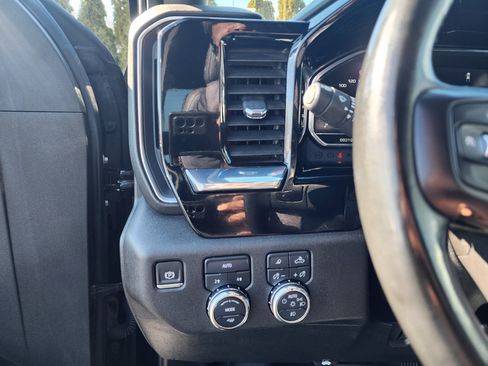 Used 2024 GMC Sierra 1500 SLT image 27