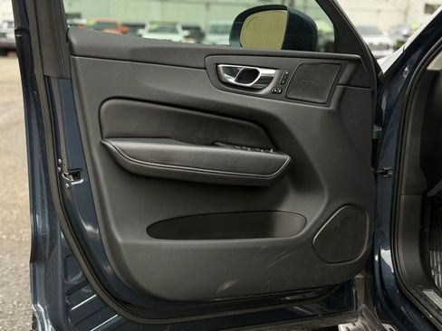 Used 2023 Volvo XC60 T8 Ultimate image 7