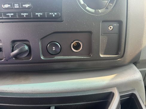 Used 2010 Ford E-350 and Econoline 350 XLT image 40