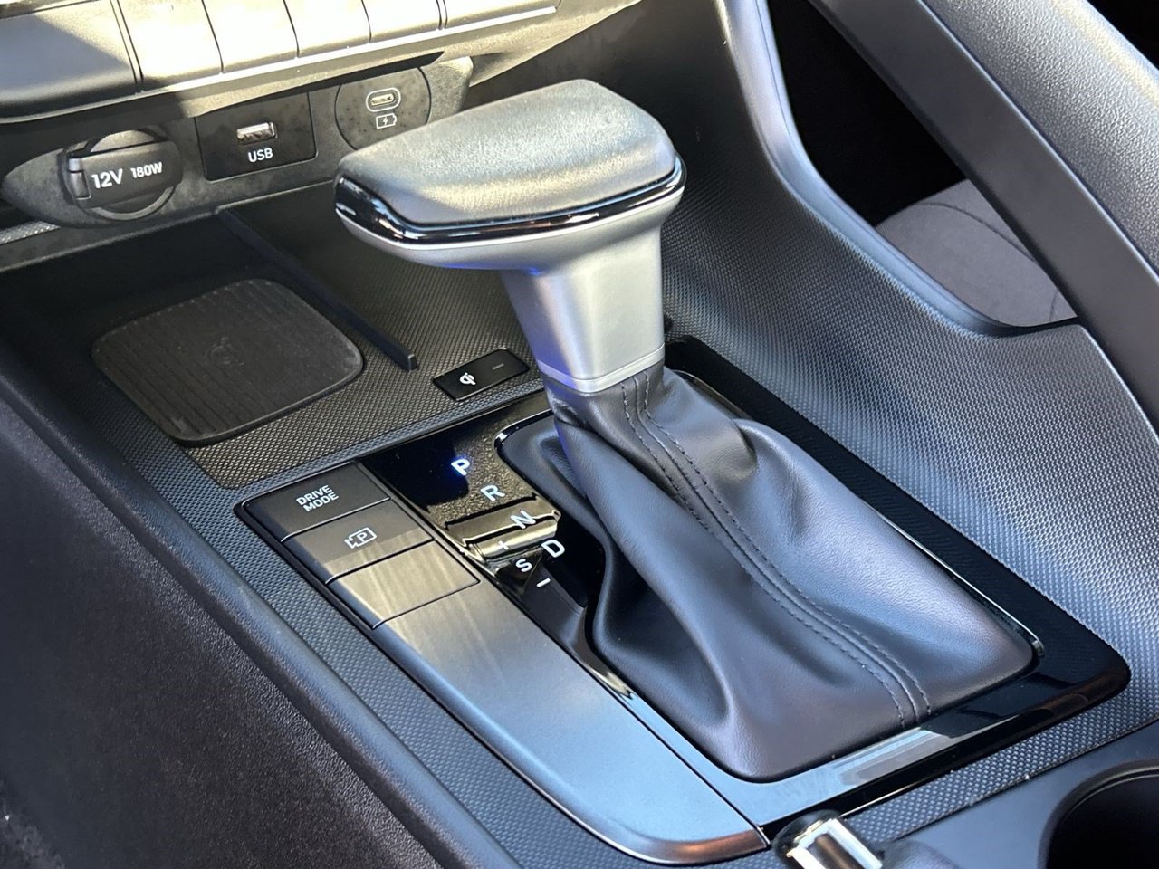 Used 2025 Hyundai Elantra Sport FWD image 26