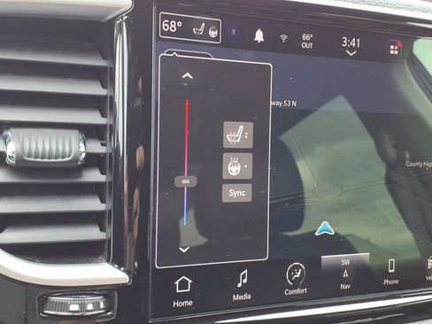 Used 2024 Chrysler Pacifica Limited FWD image 19