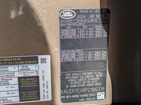 Certified 2023 Land Rover Defender 110 SE image 33