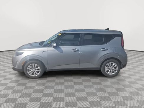 Used 2023 Kia Soul LX image 5