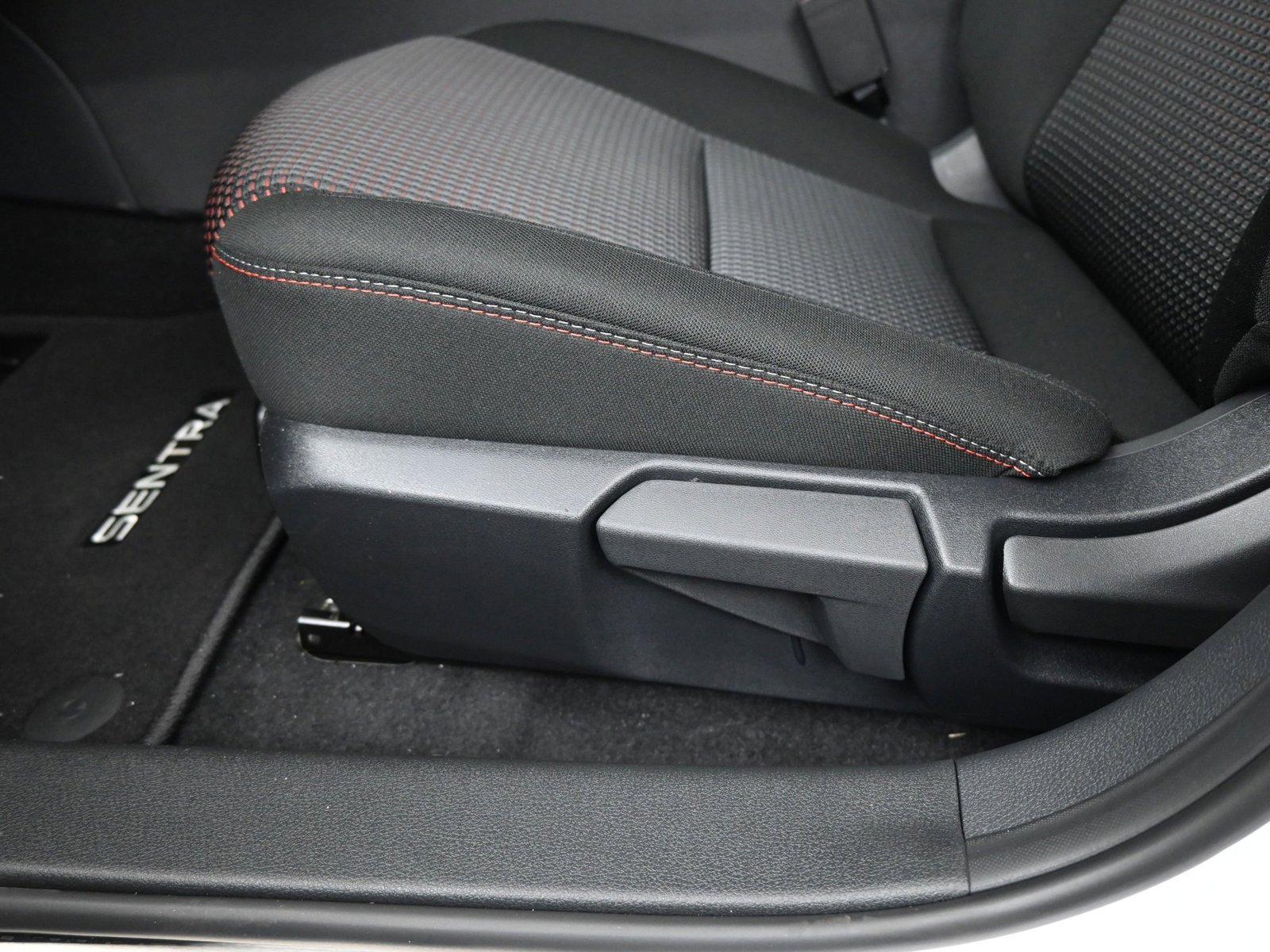 Certified 2026 Nissan Sentra SR w/ Floor Mat Package FWD image 10