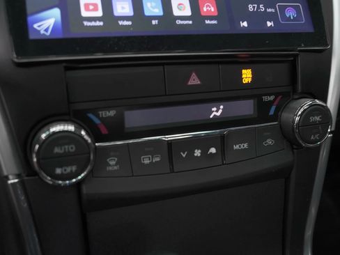 Used 2015 Toyota Camry XLE image 18