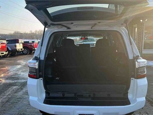 Used 2018 Toyota 4Runner SR5 AWD/4WD image 14