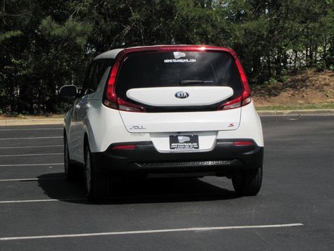 Used 2021 Kia Soul S FWD image 11