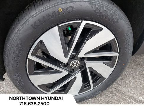 Used 2024 Volkswagen Atlas SE image 42