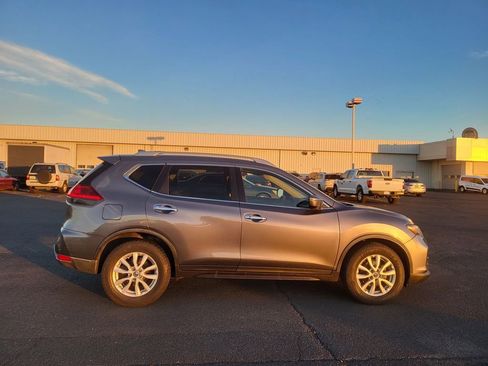 Used 2017 Nissan Rogue SV image 17