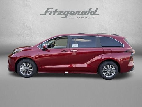 Used 2026 Toyota Sienna XLE AWD/4WD image 4