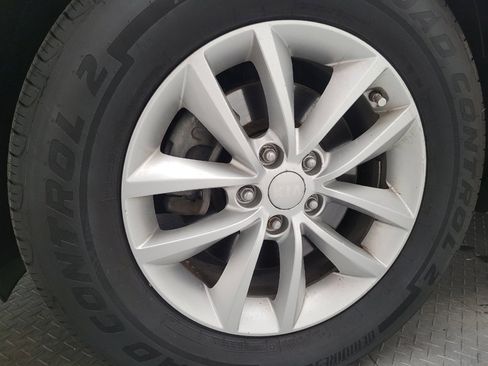 Used 2017 Kia Sorento AWD w/ LX Convenience Package image 31