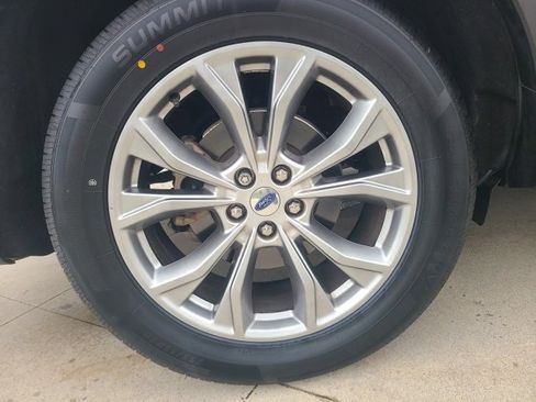 Used 2022 Ford Explorer Limited w/ Equipment Group 301A image 10