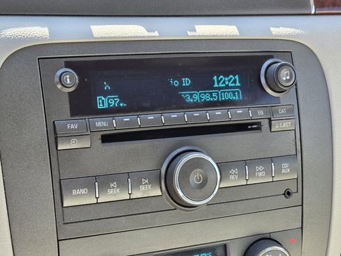 Used 2009 Buick Lucerne CXL image 18