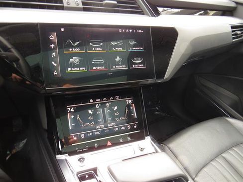 Used 2021 Audi e-tron Premium Plus w/ Premium Plus Package image 12
