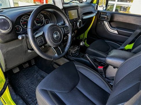 Used 2016 Jeep Wrangler Unlimited Sahara w/ Connectivity Group image 13