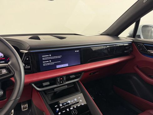 Certified 2025 Porsche Macan 4S Electric w/ Premium Package AWD/4WD image 21