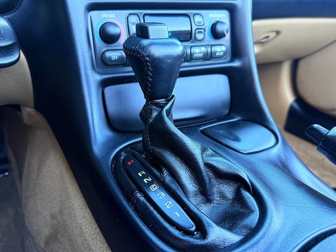 Used 2004 Chevrolet Corvette Convertible w/ Preferred Equipment Group image 22