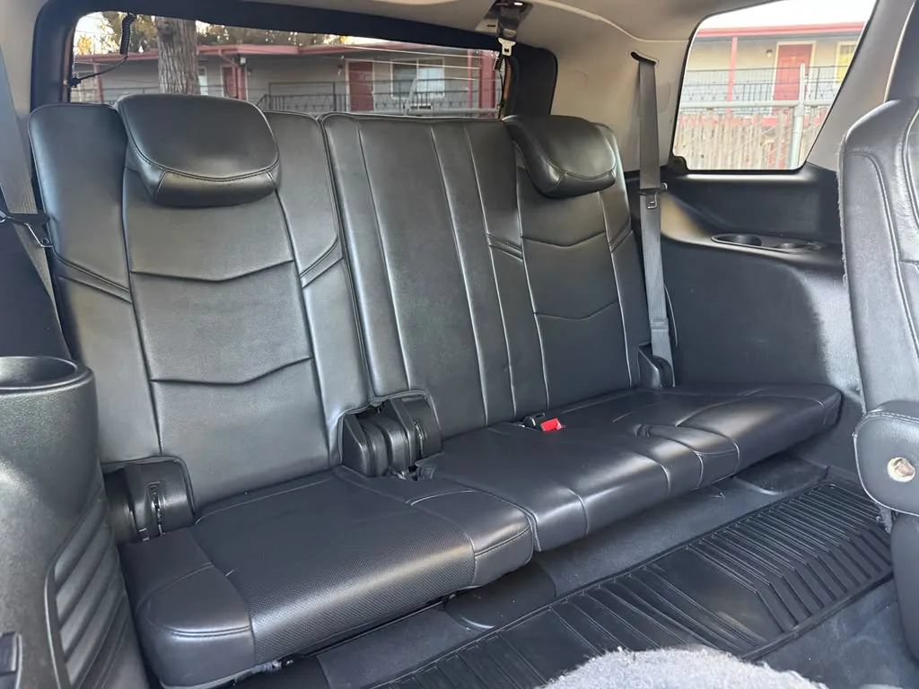 Used 2018 Cadillac Escalade Premium Luxury RWD image 12