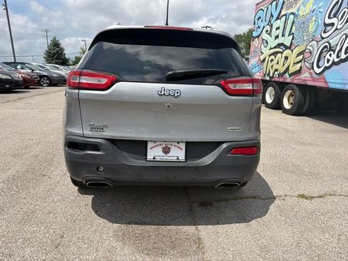 Used 2017 Jeep Cherokee Latitude w/ True North Edition AWD/4WD image 5