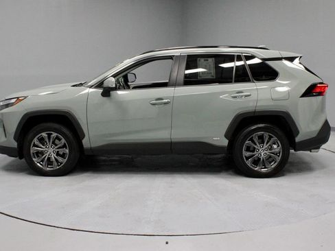 Used 2023 Toyota RAV4 XLE Premium AWD/4WD image 7