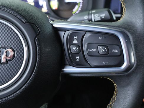 Used 2024 Jeep Wrangler Unlimited Sahara w/ Technology Group AWD/4WD image 19