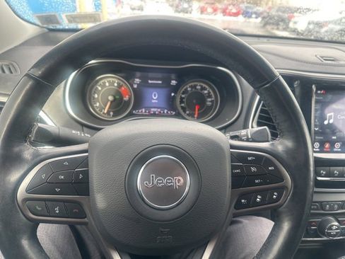 Used 2021 Jeep Cherokee Limited image 11