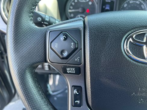 Used 2021 Toyota Tacoma TRD Off-Road w/ Technology Package AWD/4WD image 15