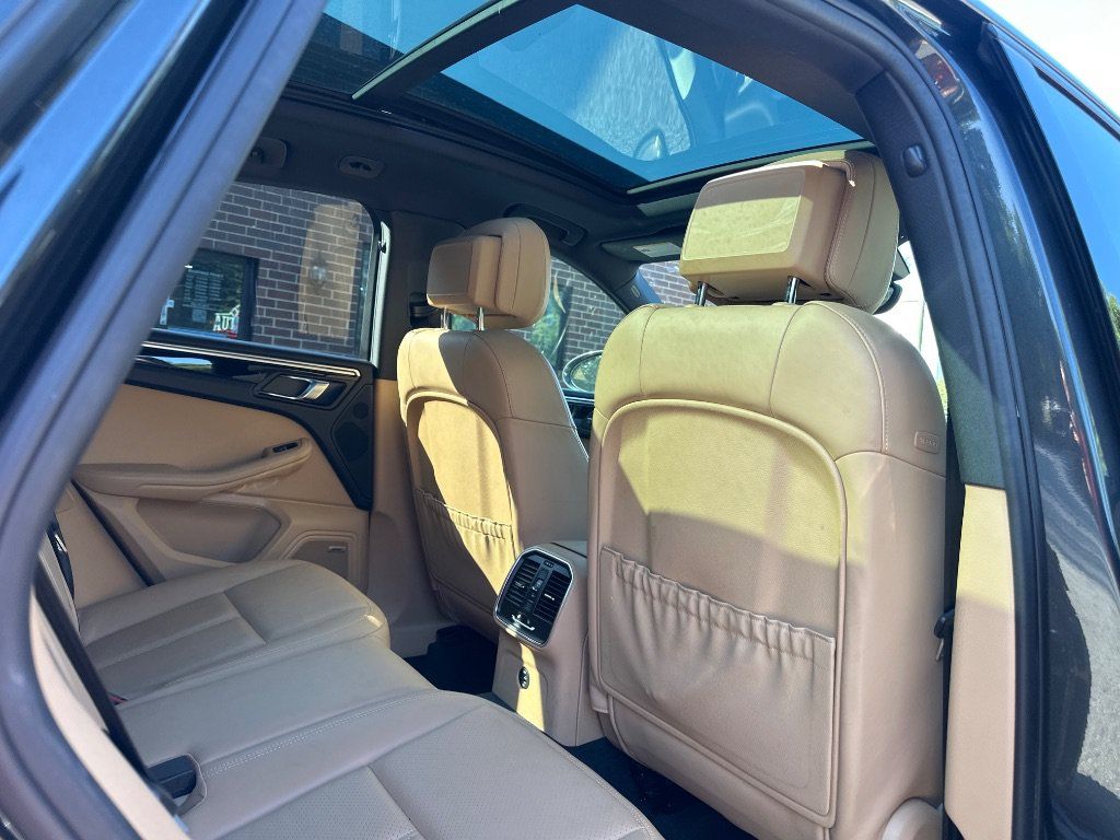 Used 2018 Porsche Macan AWD/4WD image 25