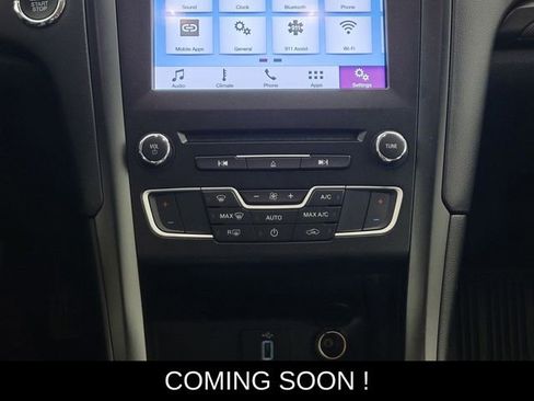 Used 2018 Ford Fusion SE image 23