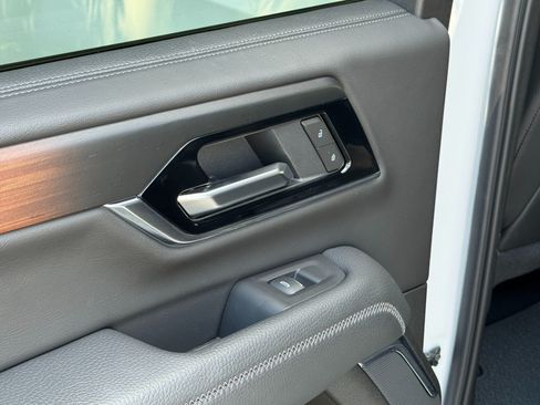Used 2025 GMC Yukon XL Denali AWD/4WD image 49