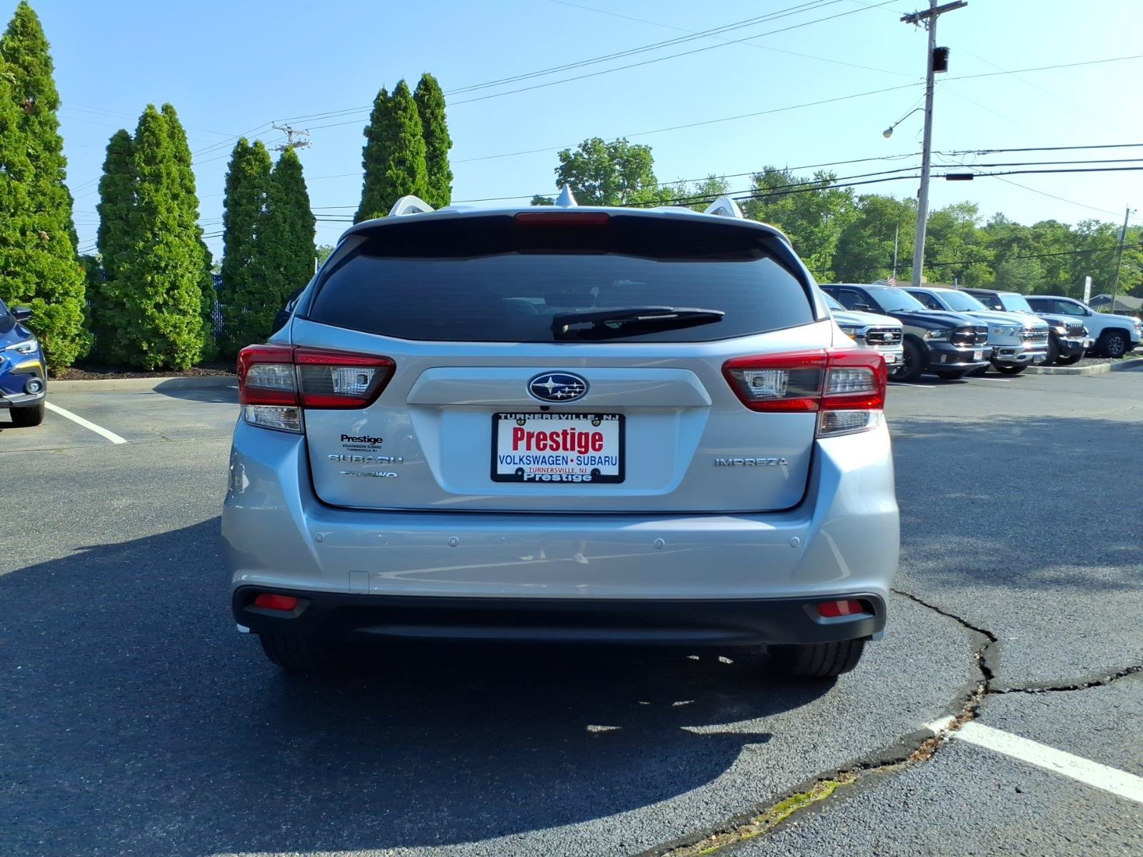 Used 2022 Subaru Impreza 2.0i Limited AWD/4WD image 3