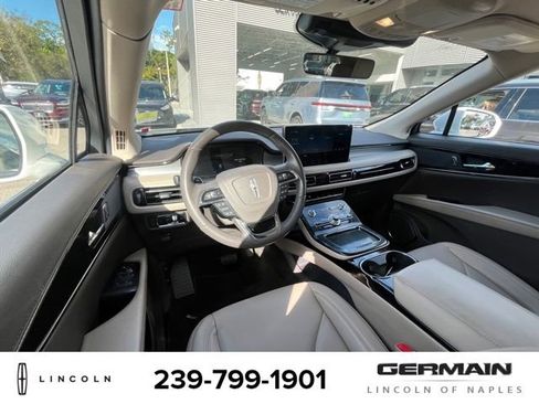 Used 2023 Lincoln Nautilus AWD w/ Premium Package image 15
