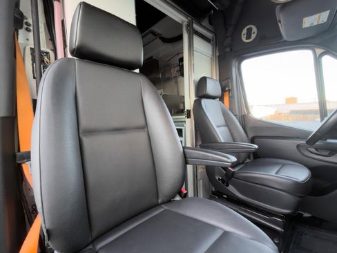 Used 2021 Mercedes-Benz Sprinter 4500 w/ Parking Package image 18