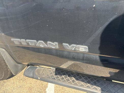 Used 2018 Nissan Titan SV w/ SV Convenience Package RWD image 12