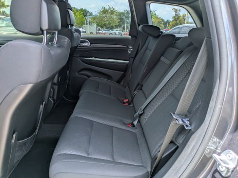 Used 2018 Jeep Grand Cherokee Laredo RWD image 12