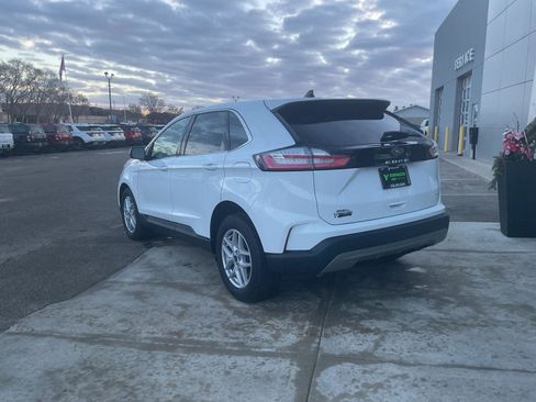 Used 2024 Ford Edge SEL w/ Convenience Package image 3