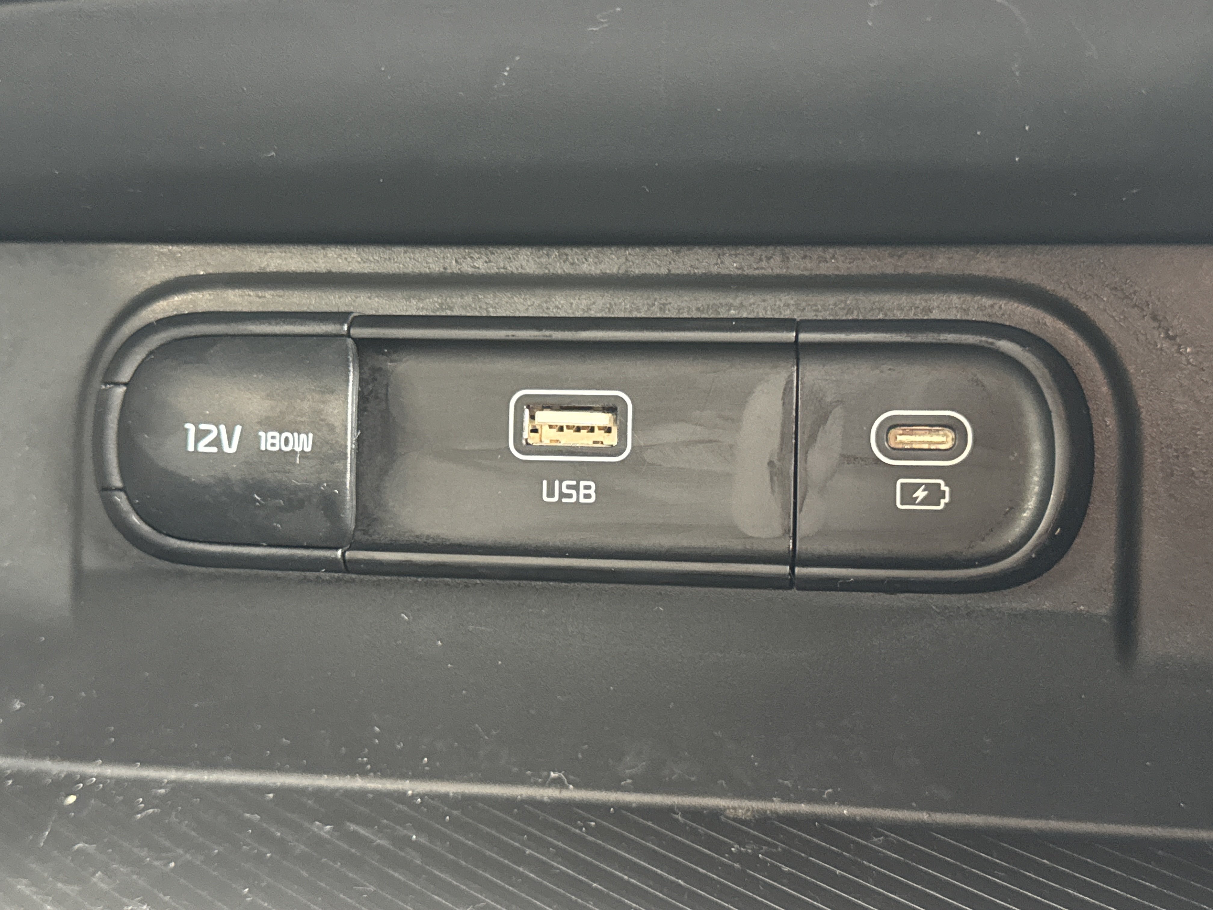 Used 2024 Kia Sportage LX AWD/4WD image 16