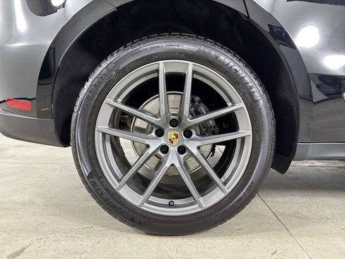 Certified 2025 Porsche Macan Turbo AWD/4WD image 16