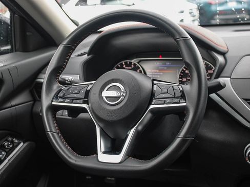 Used 2025 Nissan Altima 2.5 SR FWD image 16