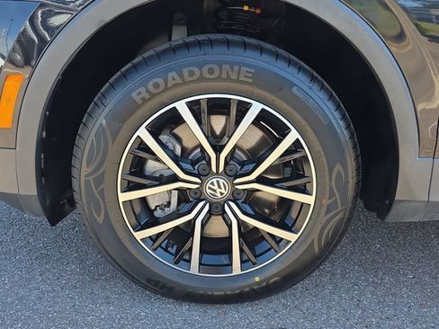 Used 2021 Volkswagen Tiguan SE AWD/4WD image 9