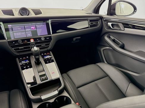New 2026 Porsche Macan image 28