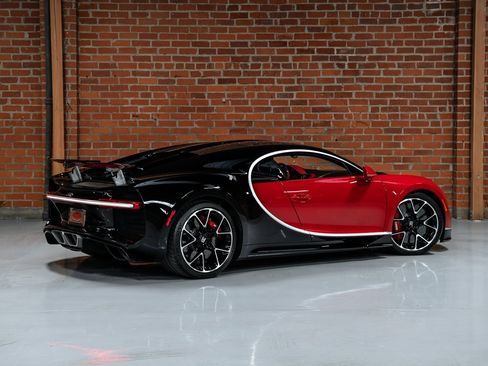 Used 2019 Bugatti Chiron image 21