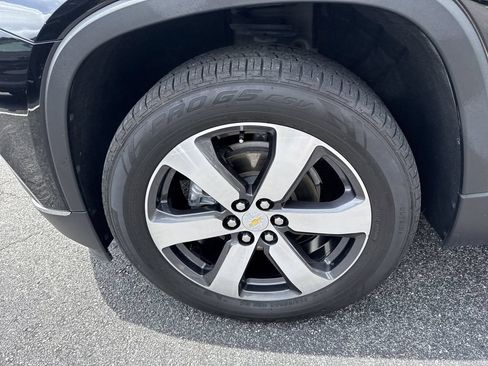 Used 2021 Chevrolet Traverse LT w/ LT Premium Package FWD image 11