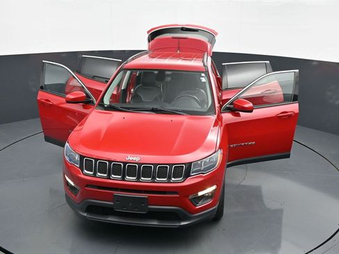 Used 2020 Jeep Compass Latitude w/ Cold Weather Group AWD/4WD image 39