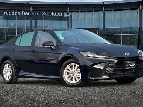 Used 2025 Toyota Camry Hybrid image 1