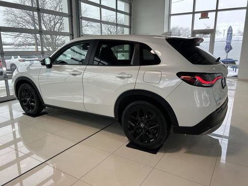 Used 2023 Honda HR-V Sport image 11