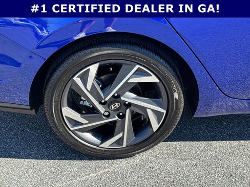 Certified 2025 Hyundai Elantra SEL image 17