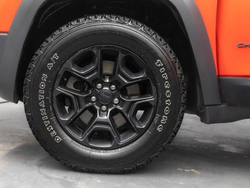 Used 2019 Jeep Cherokee Trailhawk image 45