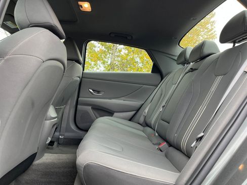 Used 2025 Hyundai Elantra SEL image 24