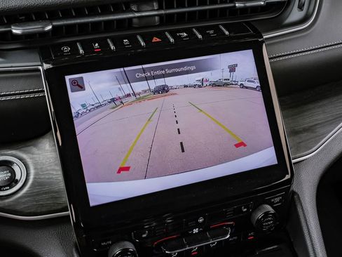 Used 2023 Jeep Grand Cherokee L Limited image 31